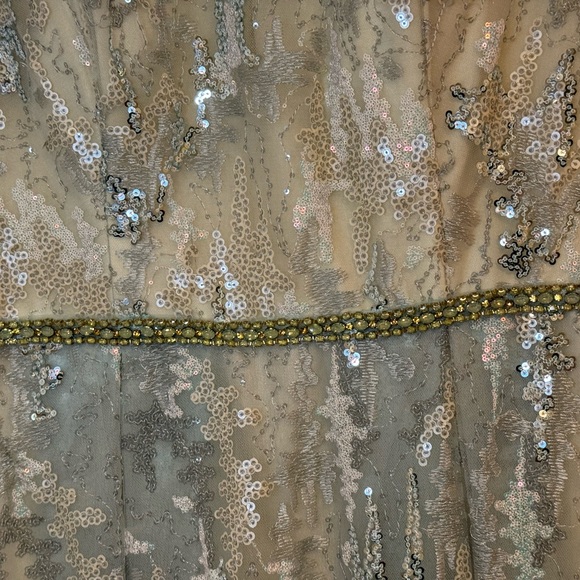 NWT Mac‎ Duggal Jewel Neckline Sequined Lace Evening Gown Platinum Size 12 - Picture 7 of 14